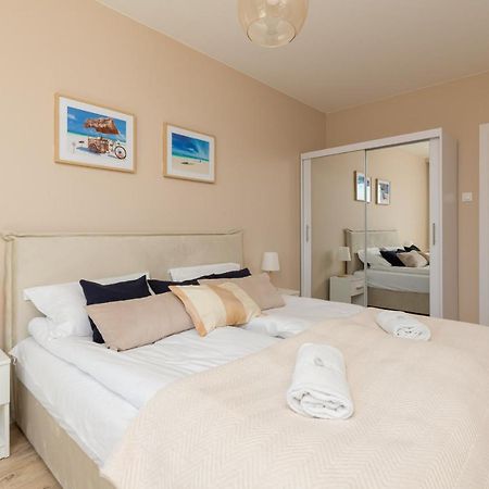 Apartament Sea Waves With Park View By Noclegi Renters กดัญสก์ ภายนอก รูปภาพ